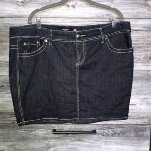 Torrid dark denim mini skirt size 18